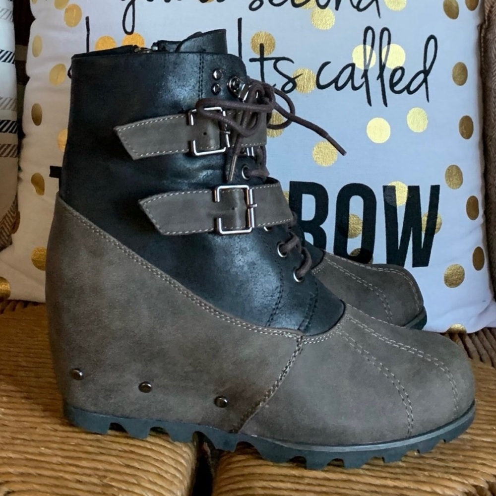 Not Rated Hidden wedge Boot